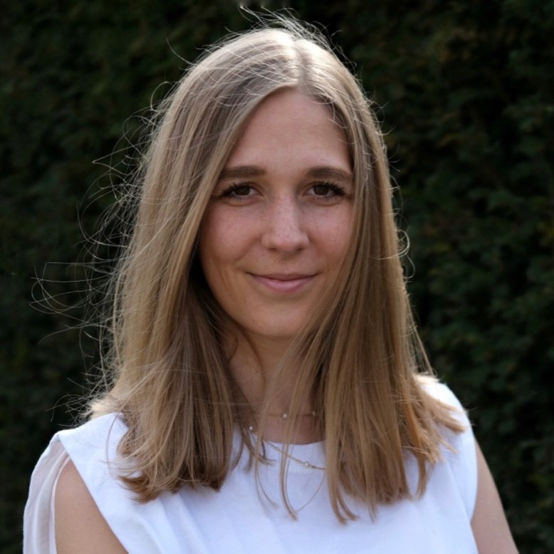 Viktoria Guido Portrait View